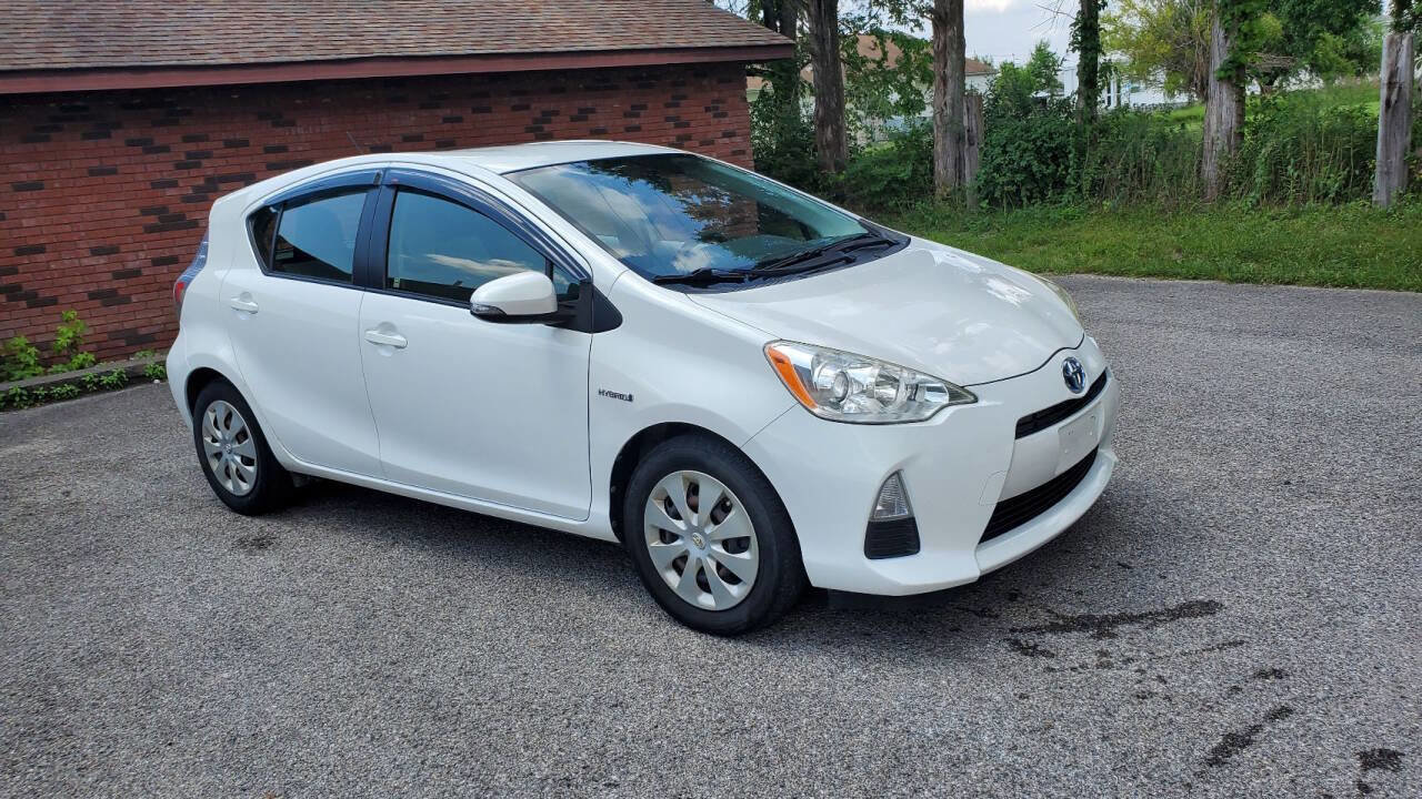 Used 2012 Toyota Prius C One image 27