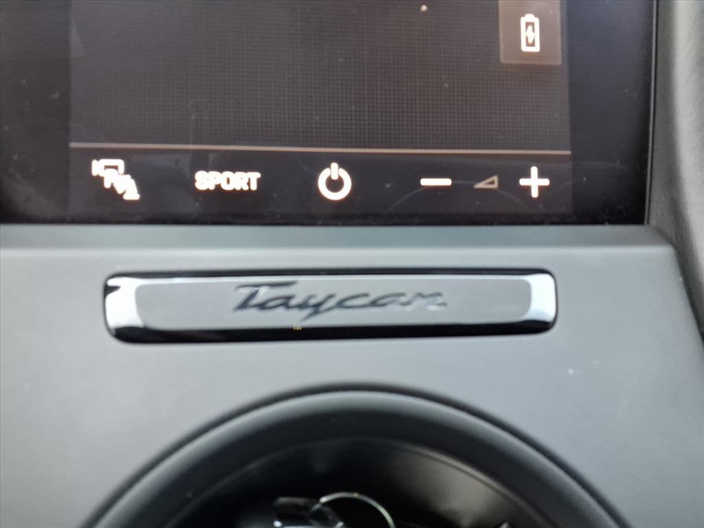 Used 2020 Porsche Taycan image 25
