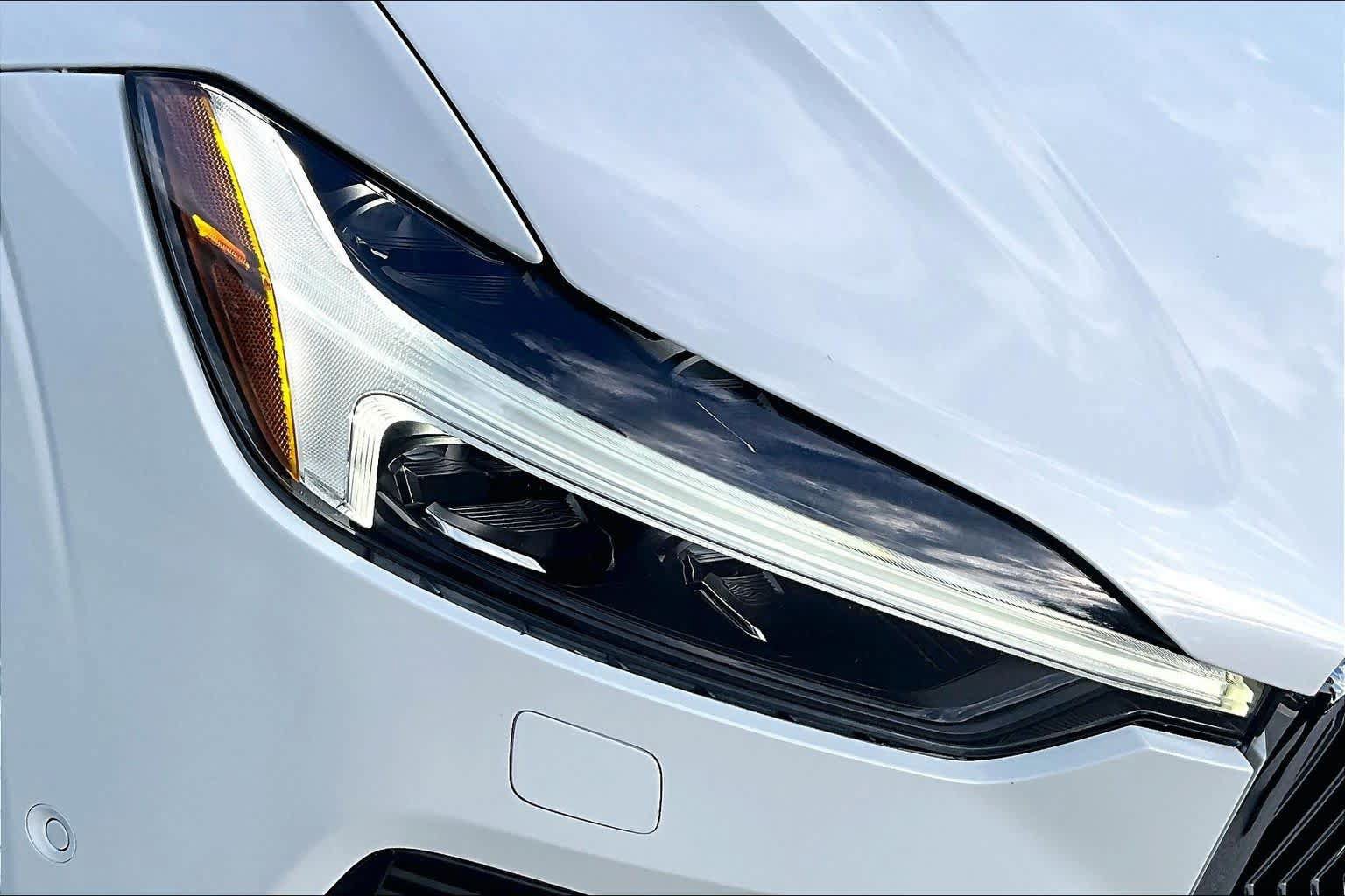 Used 2023 Volvo XC60 B5 Plus w/ Climate Package AWD/4WD image 28