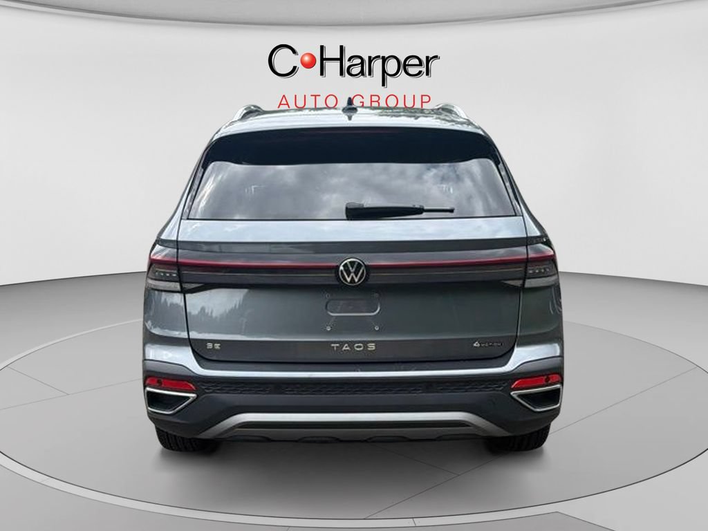Used 2025 Volkswagen Taos SE AWD/4WD image 3