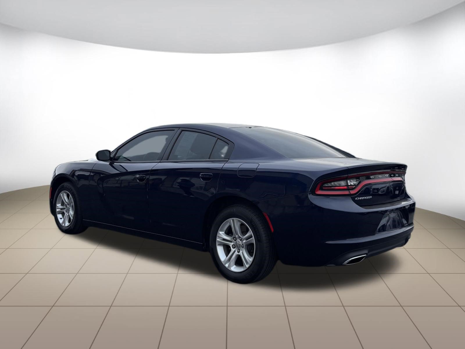 Used 2016 Dodge Charger SE RWD image 5