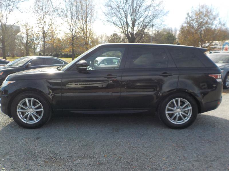 Used 2016 Land Rover Range Rover Sport SE image 2