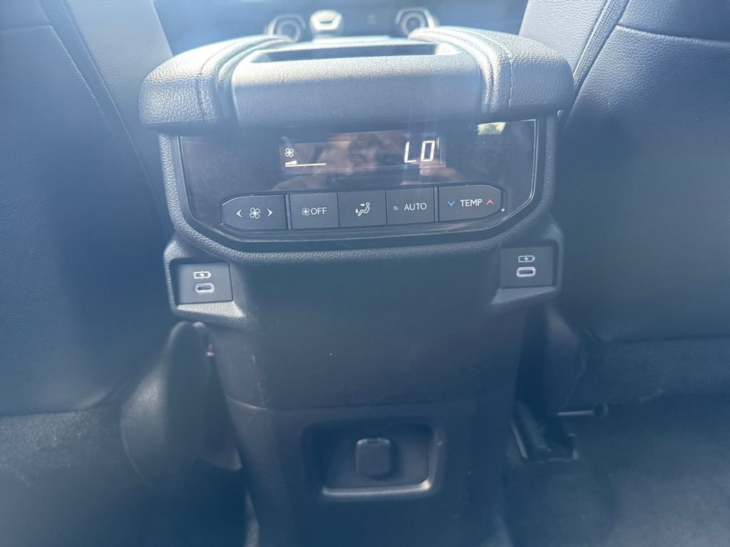 Used 2024 Toyota Grand Highlander AWD image 19