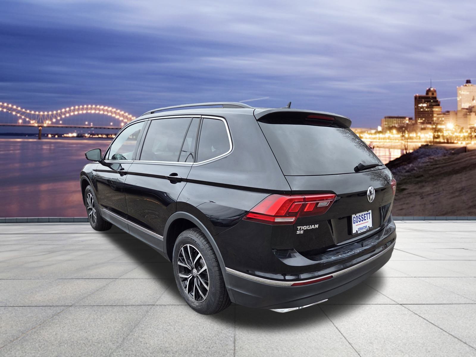 Used 2021 Volkswagen Tiguan SE image 3