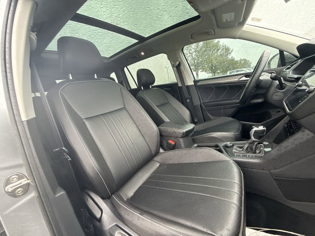 Used 2022 Volkswagen Tiguan SE w/ Panoramic Sunroof Package AWD/4WD image 26
