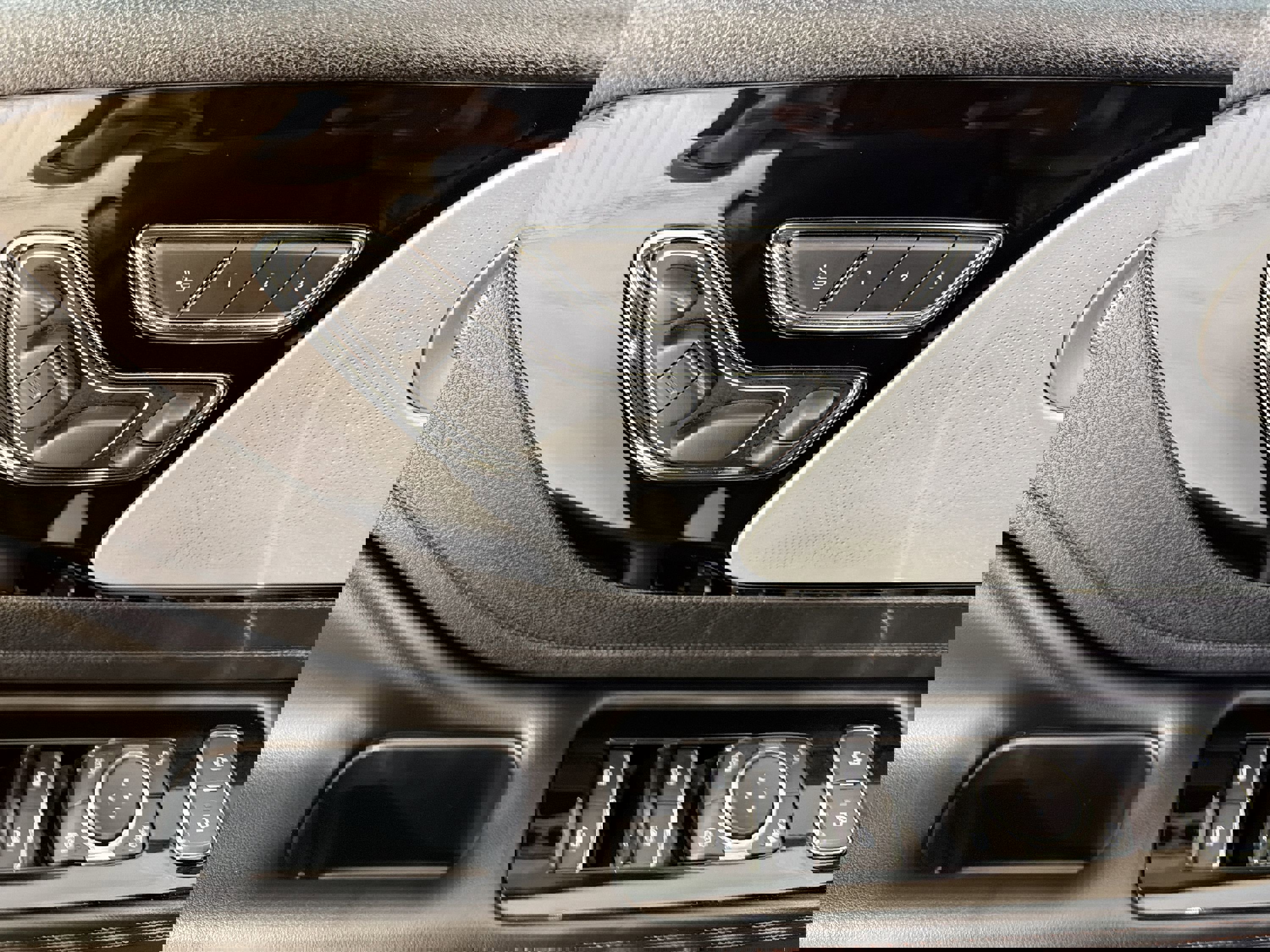 Used 2023 Lincoln Aviator Reserve w/ Equipment Group 201A image 11