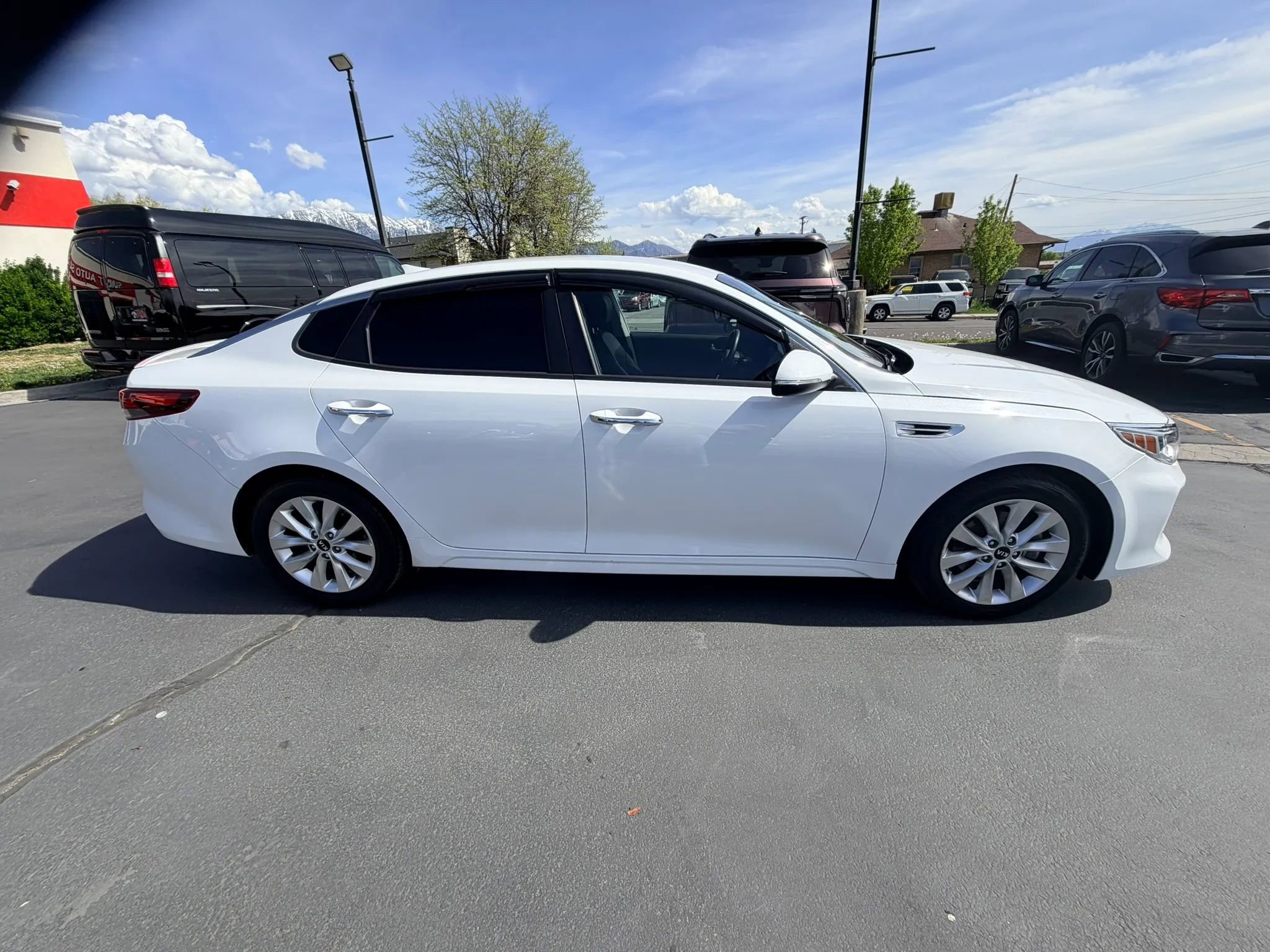 Used 2018 Kia Optima S FWD image 3