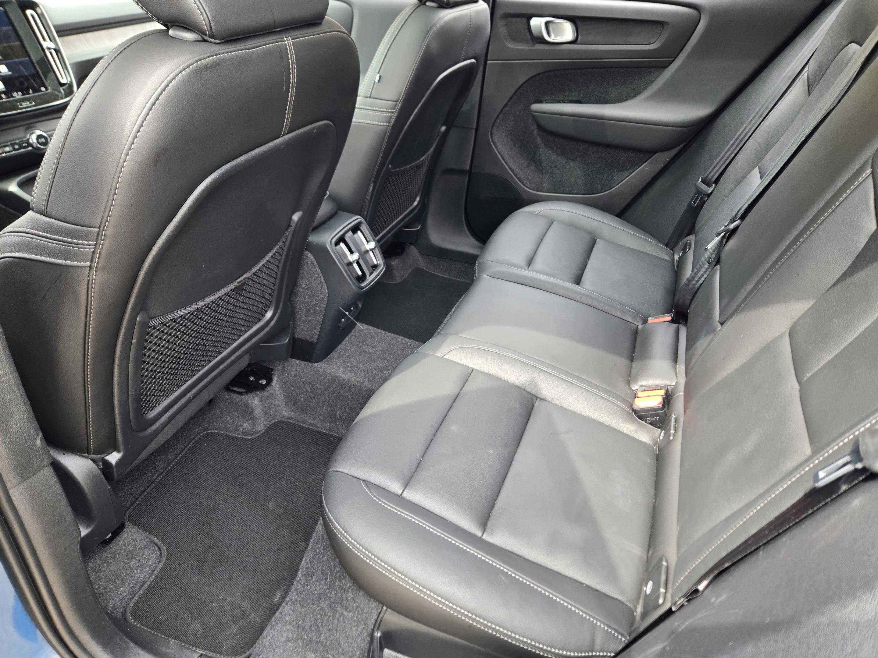 Used 2025 Volvo XC40 B5 Plus image 41