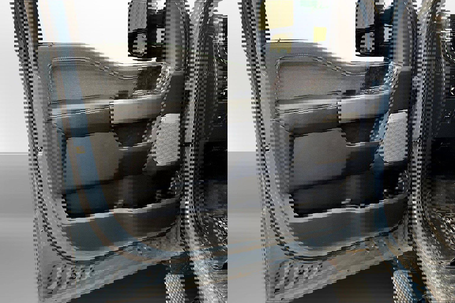 Used 2023 Ford F350 Lariat w/ Lariat Ultimate Package image 25