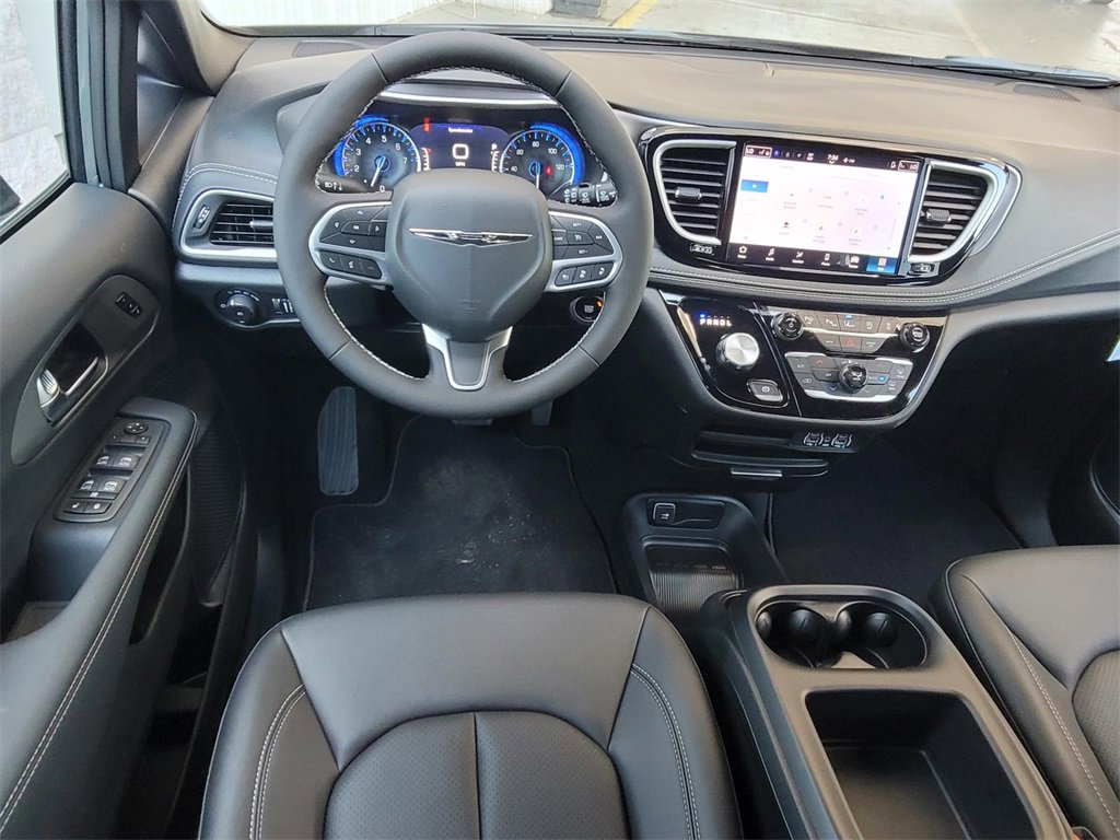 New 2025 Chrysler Pacifica Select image 11