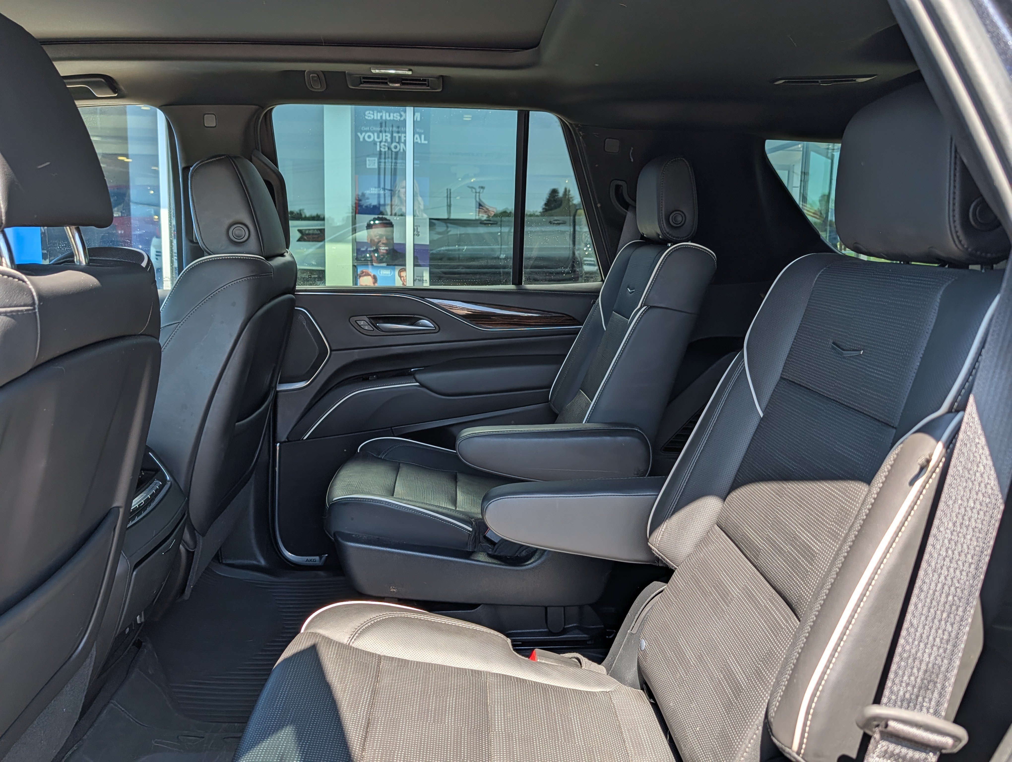 Used 2023 Cadillac Escalade Premium Luxury w/ LPO, Floor Liner Package AWD/4WD image 9