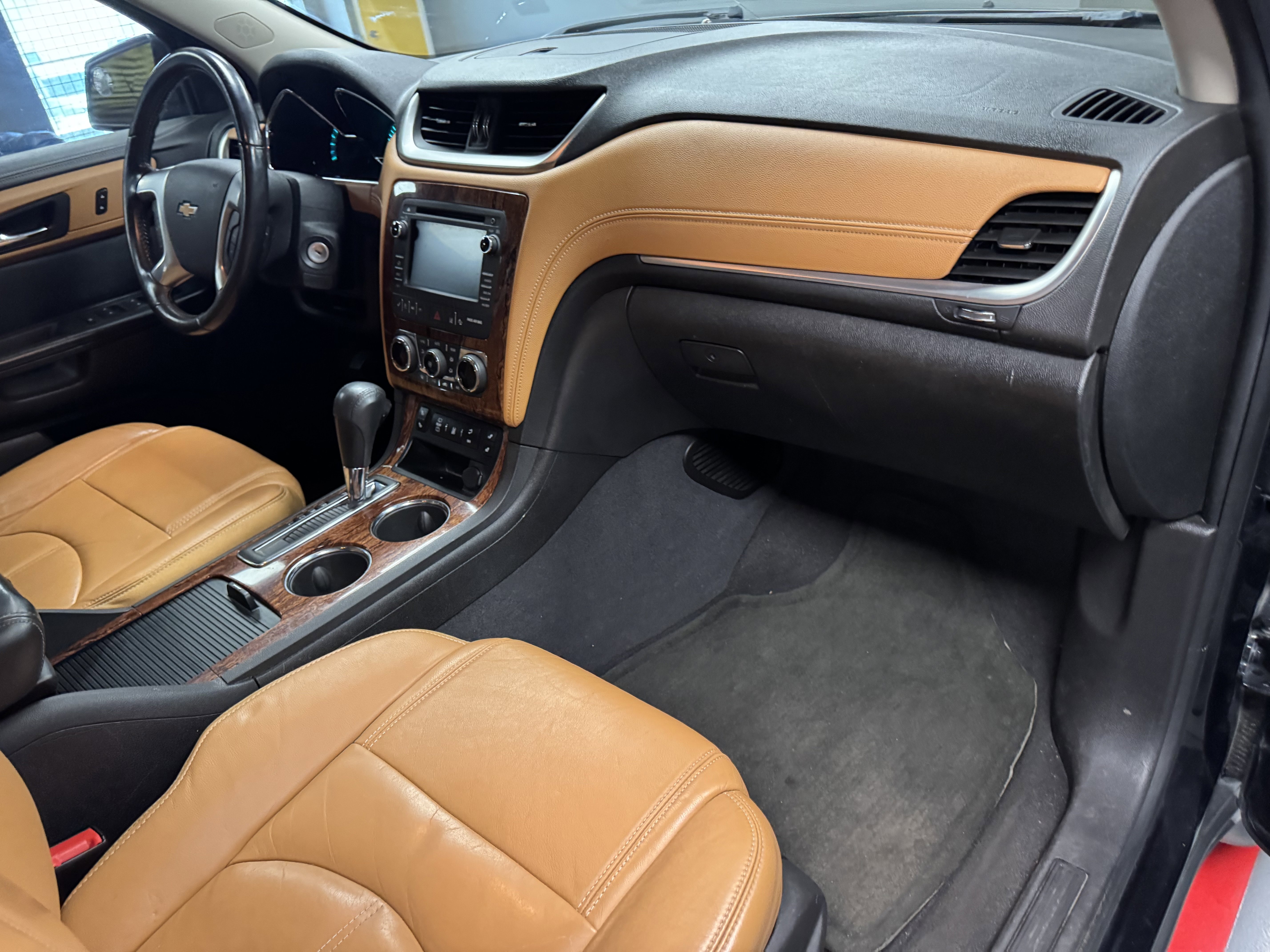 Used 2014 Chevrolet Traverse LT image 11