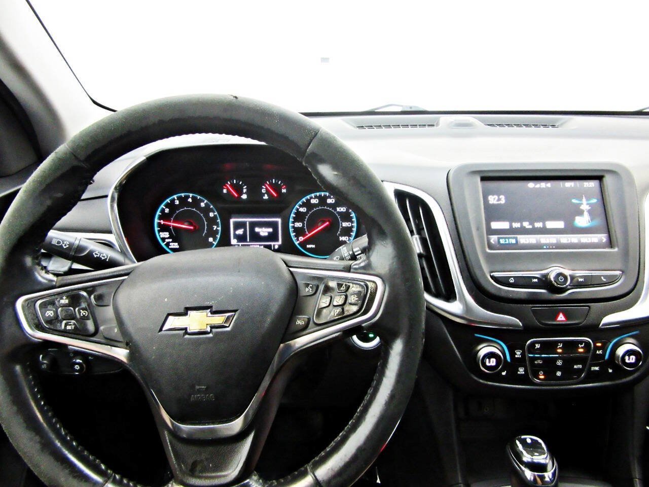 Used 2018 Chevrolet Equinox LT AWD/4WD image 17