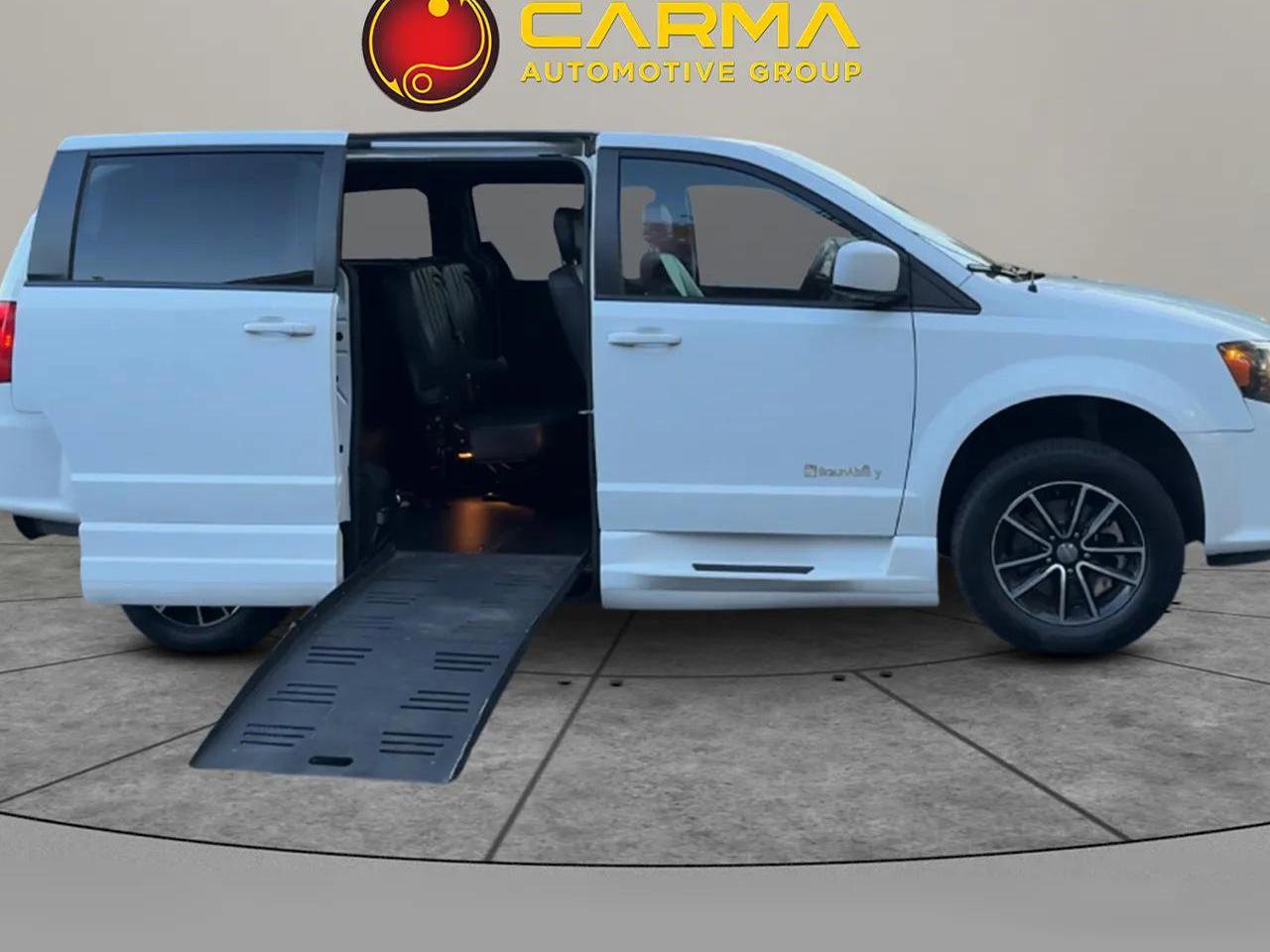 Used 2018 Dodge Grand Caravan SXT w/ Blacktop Package