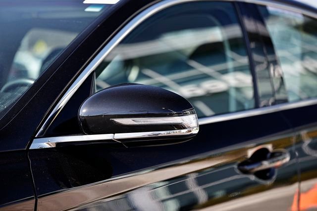 Used 2023 Genesis G70 2.0T image 11