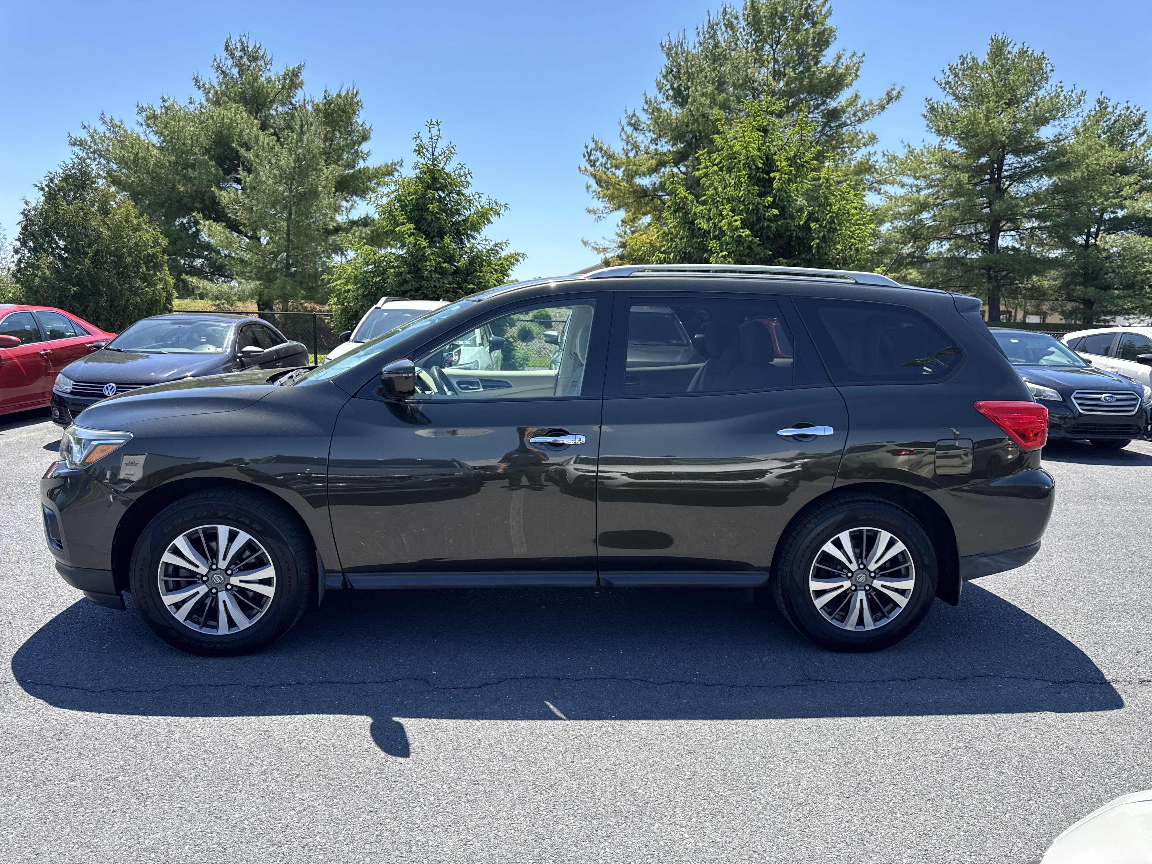 Used 2017 Nissan Pathfinder SV AWD/4WD image 26