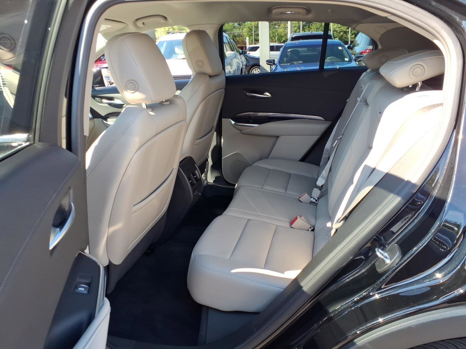 Certified 2023 Cadillac XT4 Luxury w/ Cold Weather Package FWD image 15