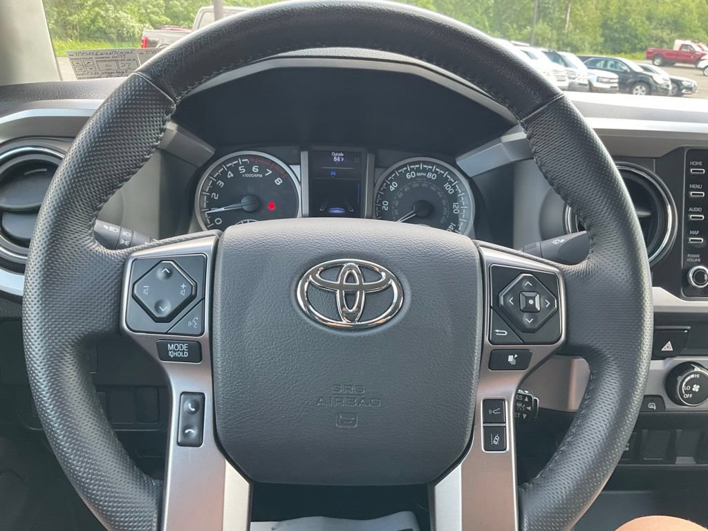 Used 2022 Toyota Tacoma SR5 AWD/4WD image 12