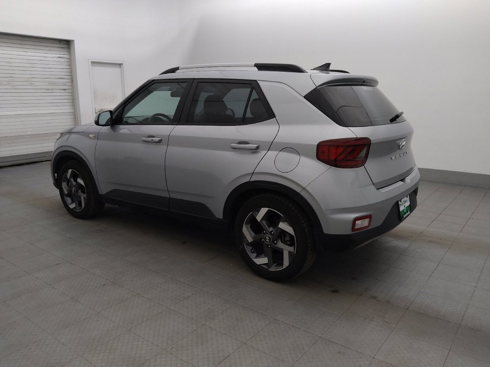 Used 2021 Hyundai Venue SEL w/ Premium Package FWD image 3