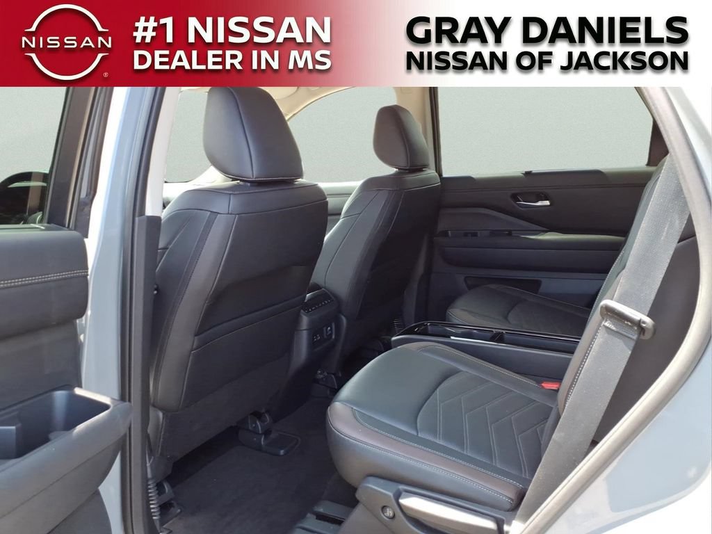 Certified 2025 Nissan Pathfinder Platinum FWD image 28