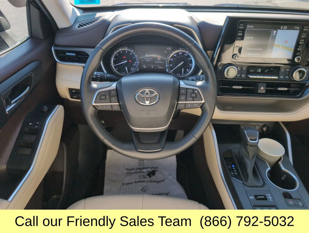 Used 2022 Toyota Highlander XLE AWD/4WD image 16