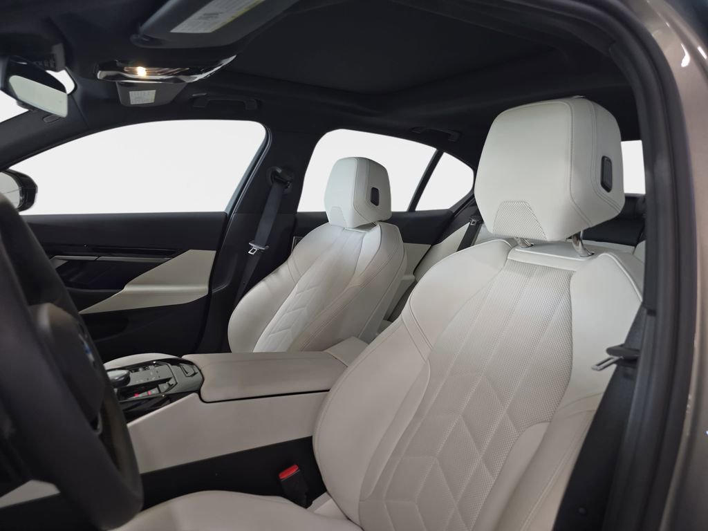 Used 2026 BMW 530i w/ Premium Package image 17