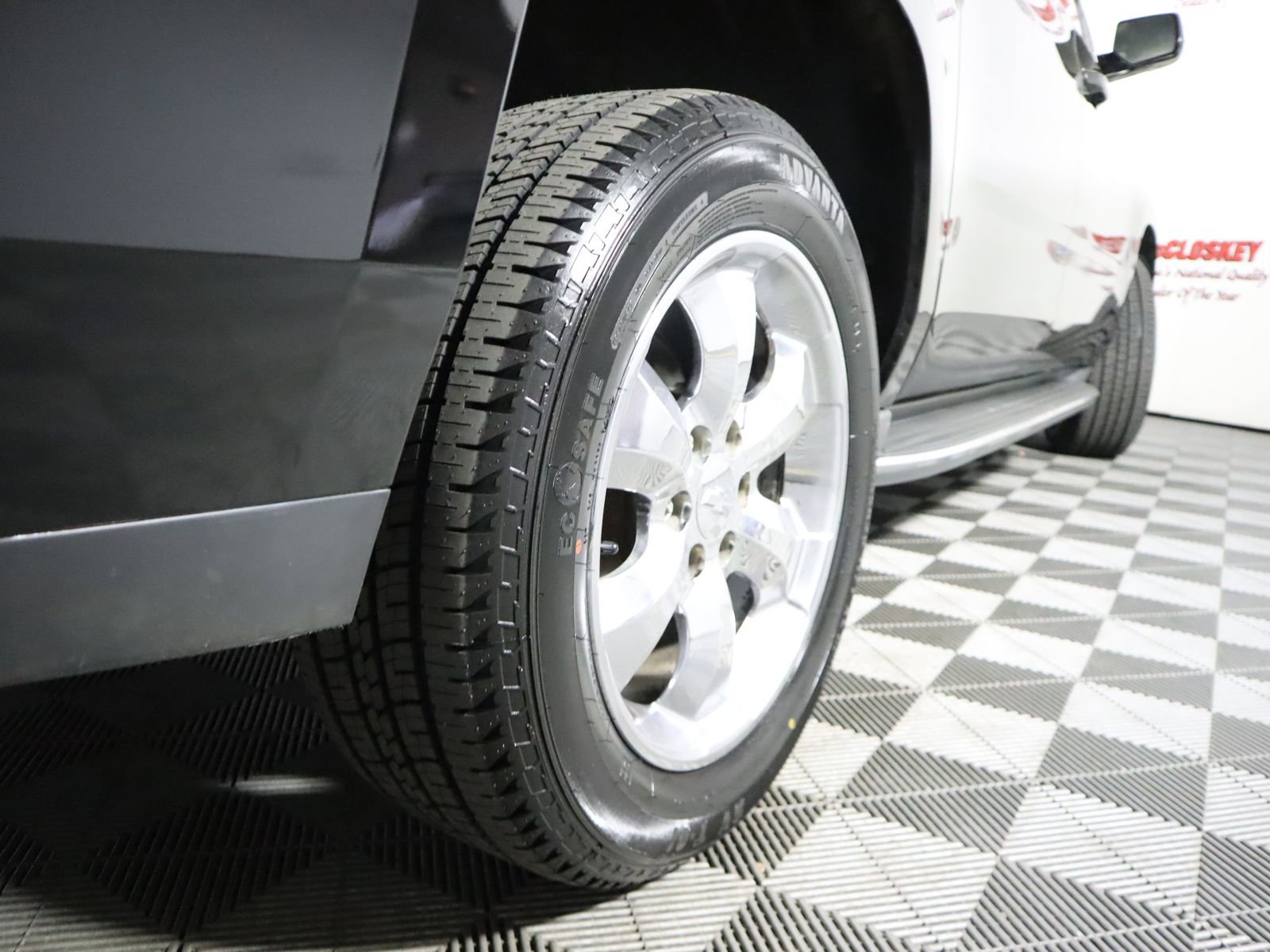 Used 2016 GMC Yukon XL SLE w/ HD Trailering Package image 8