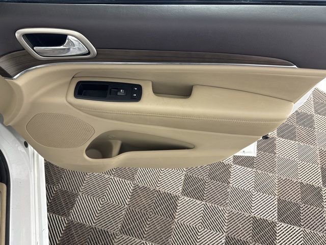 Used 2014 Jeep Grand Cherokee Overland AWD/4WD image 21