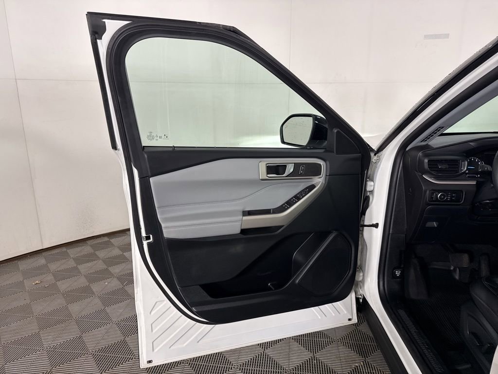 Used 2023 Ford Explorer XLT w/ Equipment Group 202A image 14