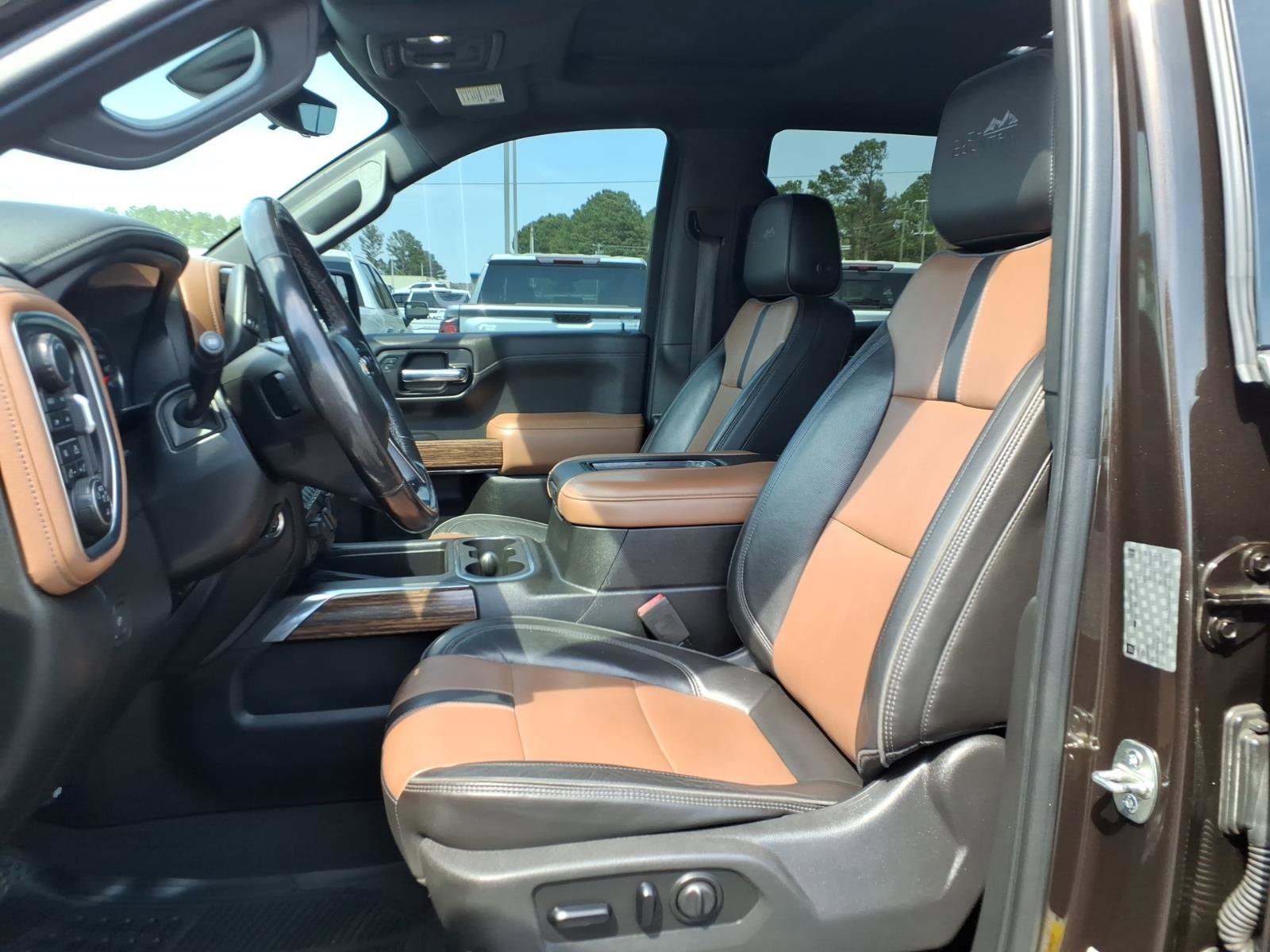 Used 2019 Chevrolet Silverado 1500 High Country w/ Technology Package AWD/4WD image 19