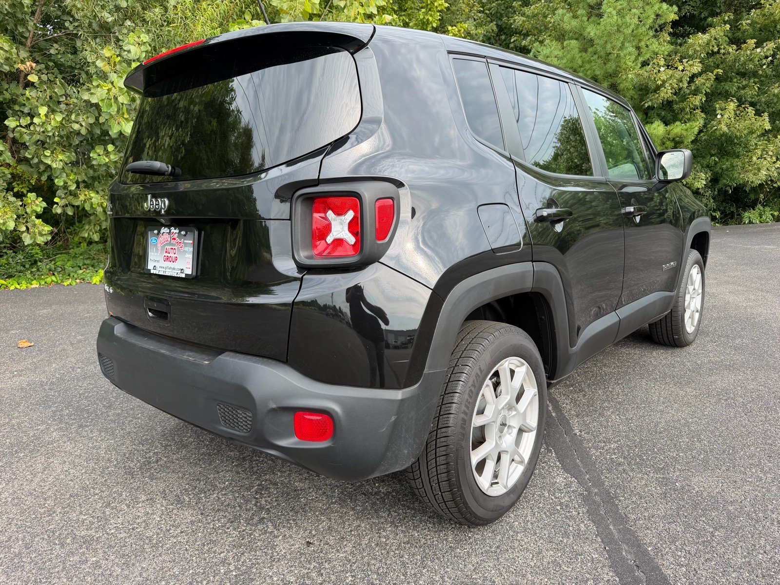 Used 2023 Jeep Renegade Latitude AWD/4WD image 16