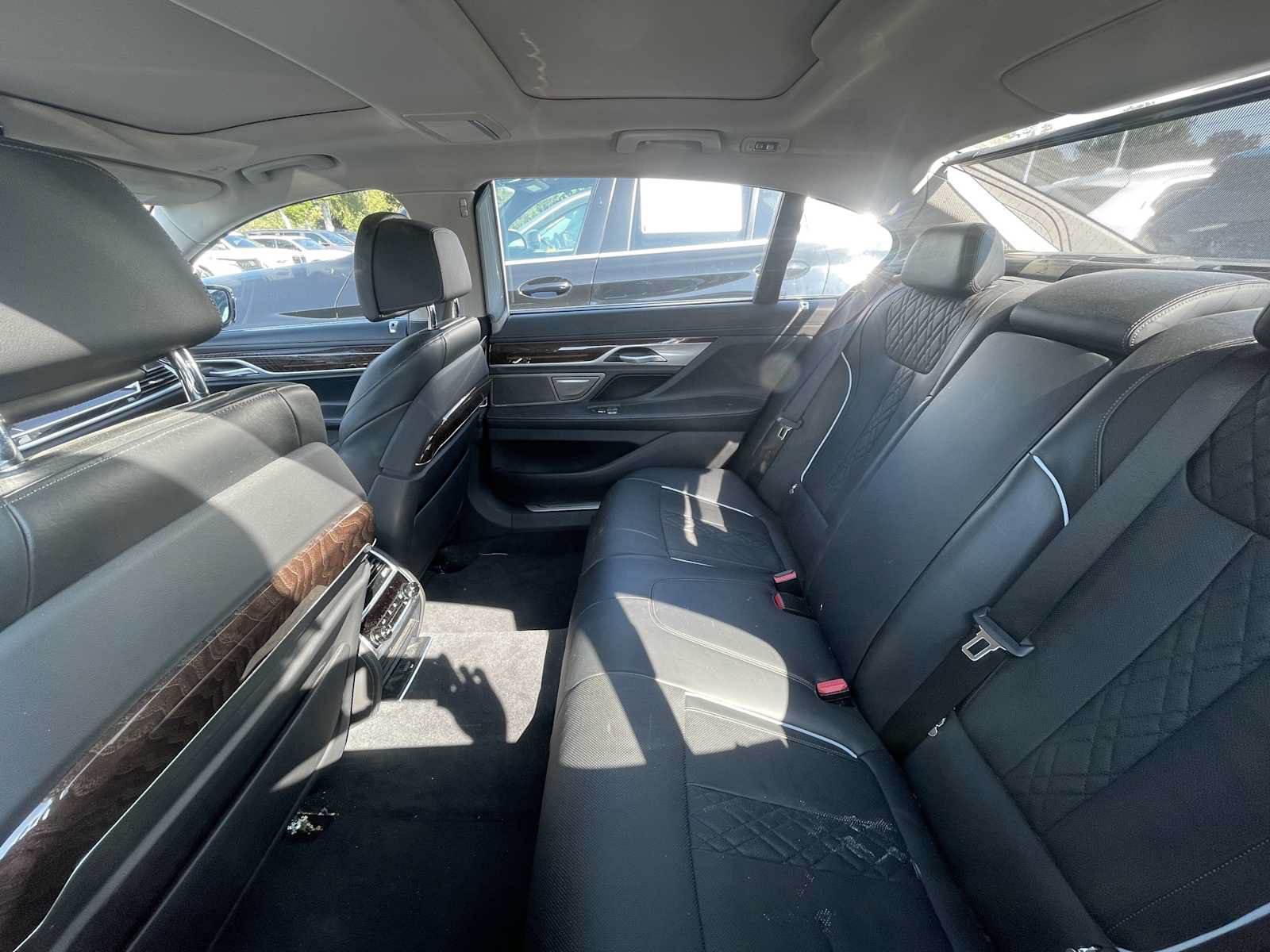 Used 2021 BMW 750i xDrive w/ Executive Package AWD/4WD image 9