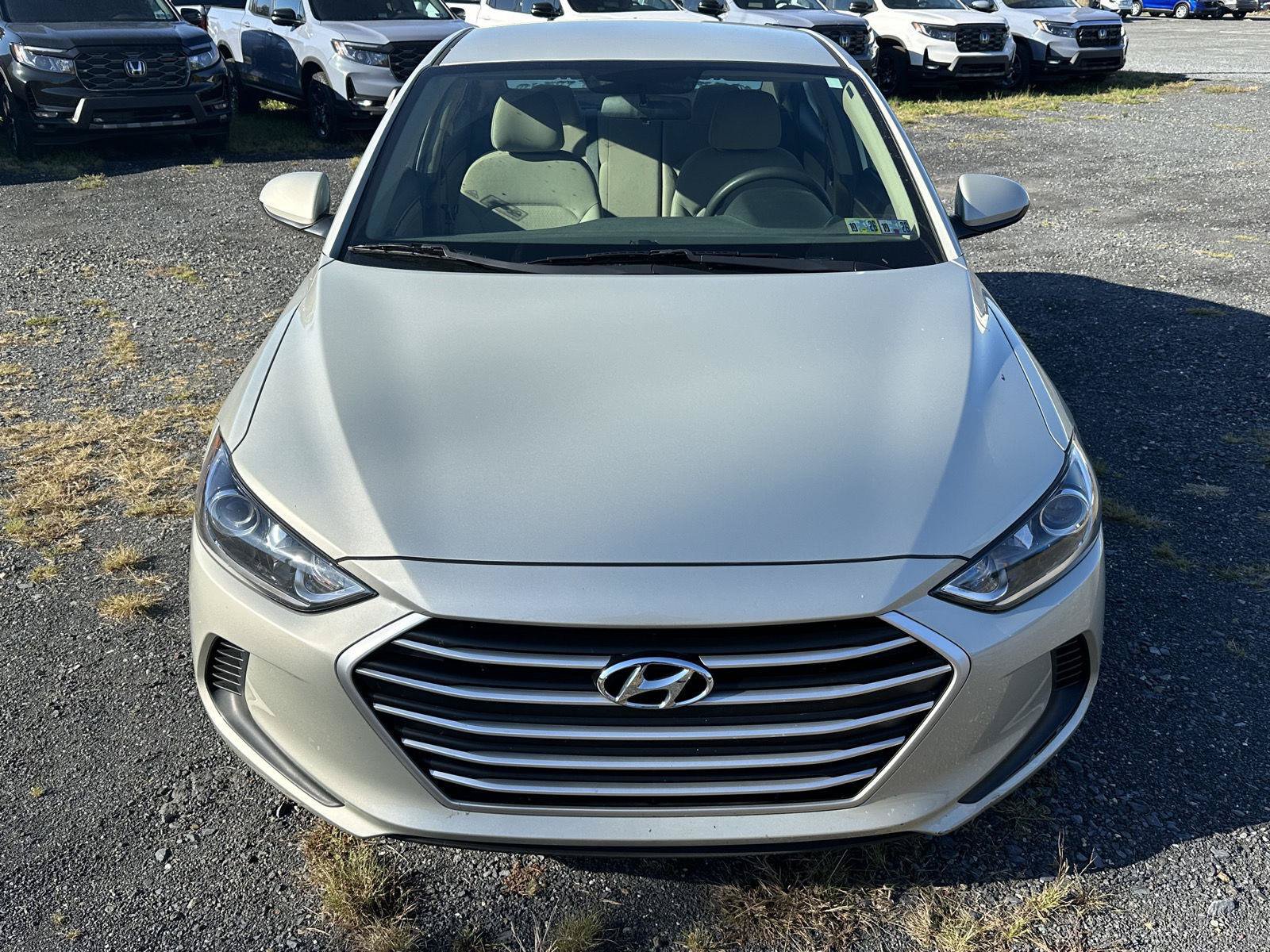 Used 2017 Hyundai Elantra SE FWD image 3