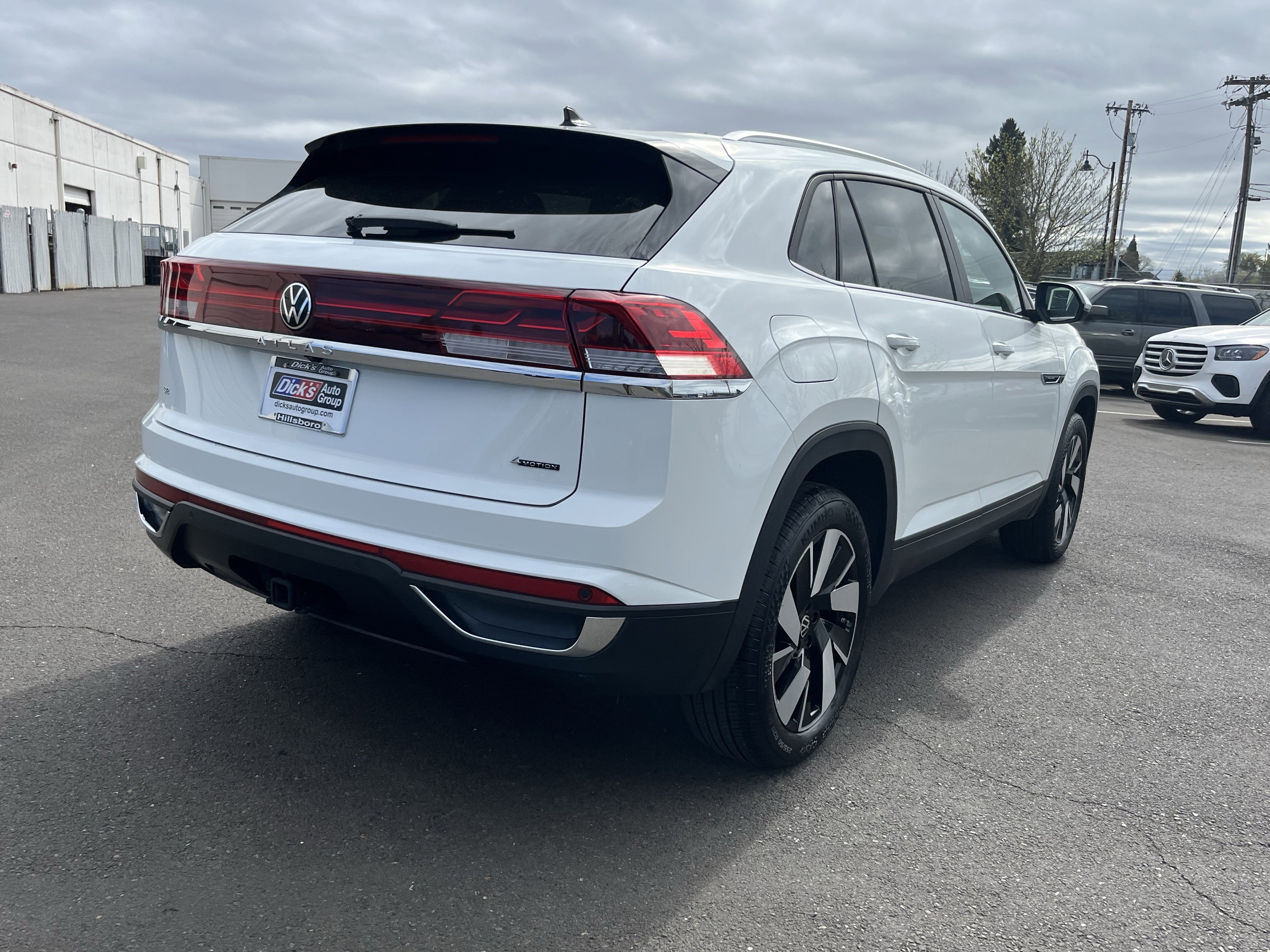 Used 2025 Volkswagen Atlas Cross Sport SE AWD/4WD image 5