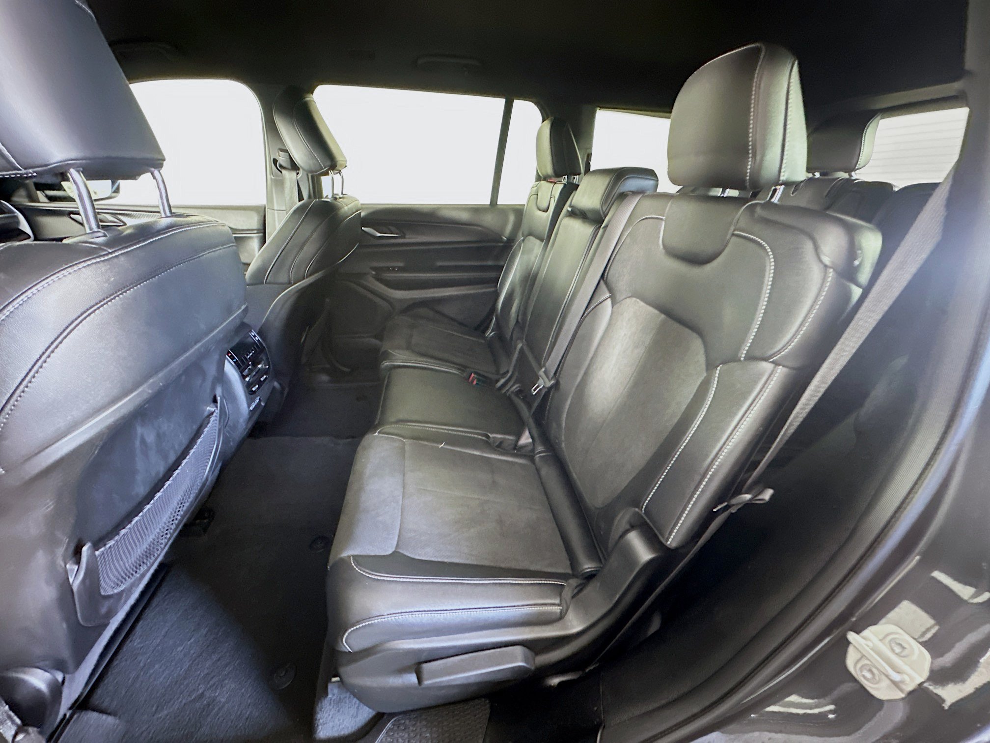 Used 2023 Jeep Grand Cherokee L Laredo AWD/4WD image 28