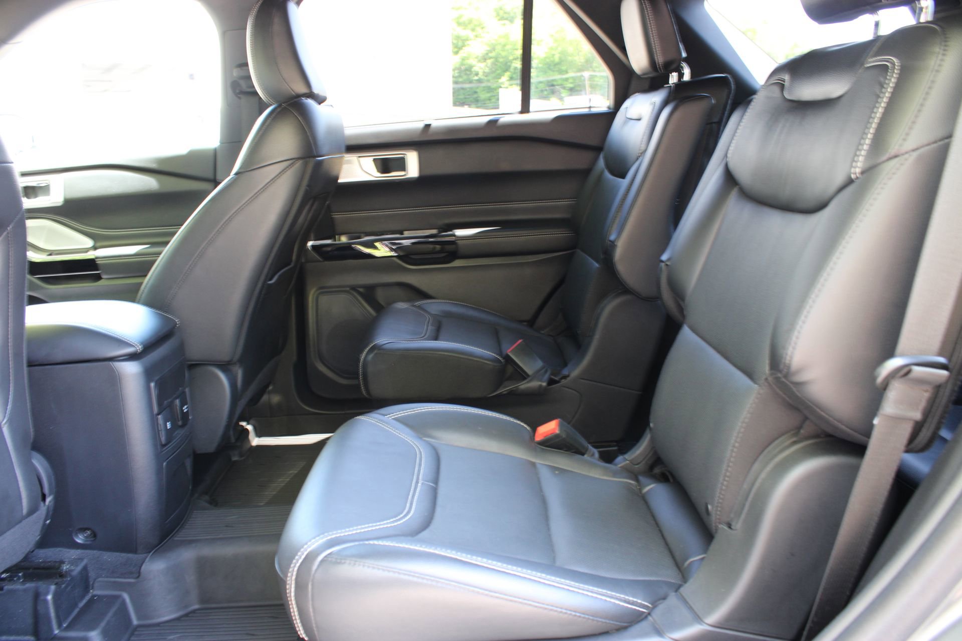Used 2022 Ford Explorer ST w/ Equipment Group 401A AWD/4WD image 18