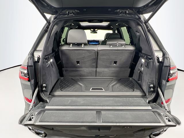 Used 2025 BMW X7 M60i image 29