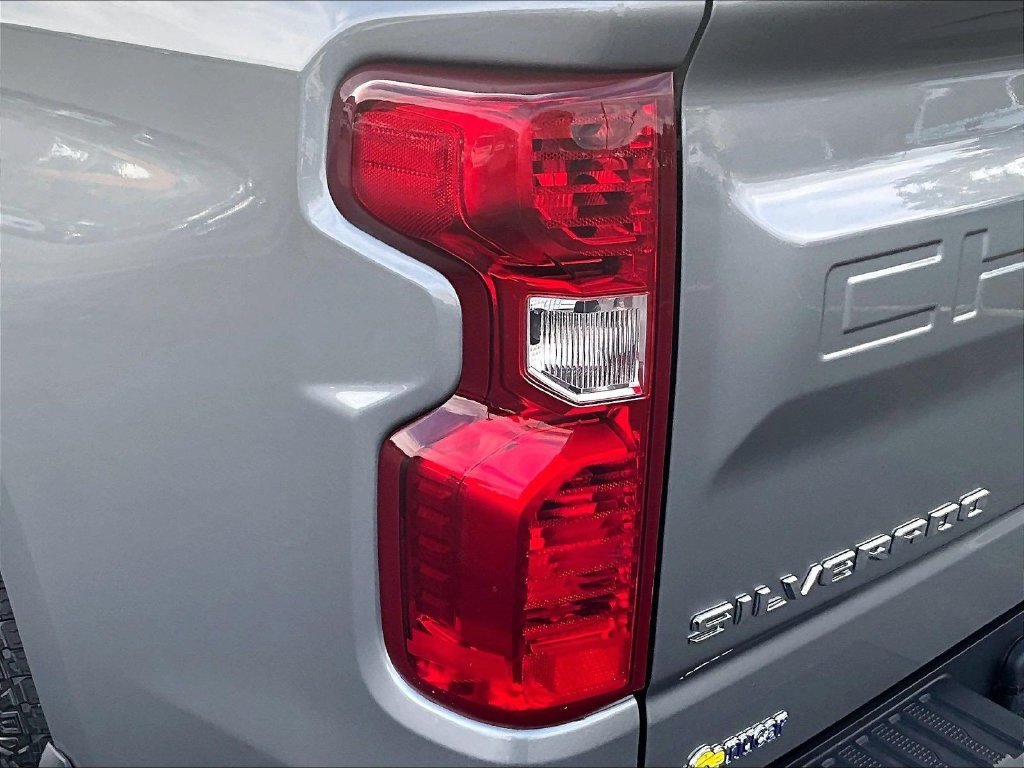 Used 2023 Chevrolet Silverado 1500 LT AWD/4WD image 34
