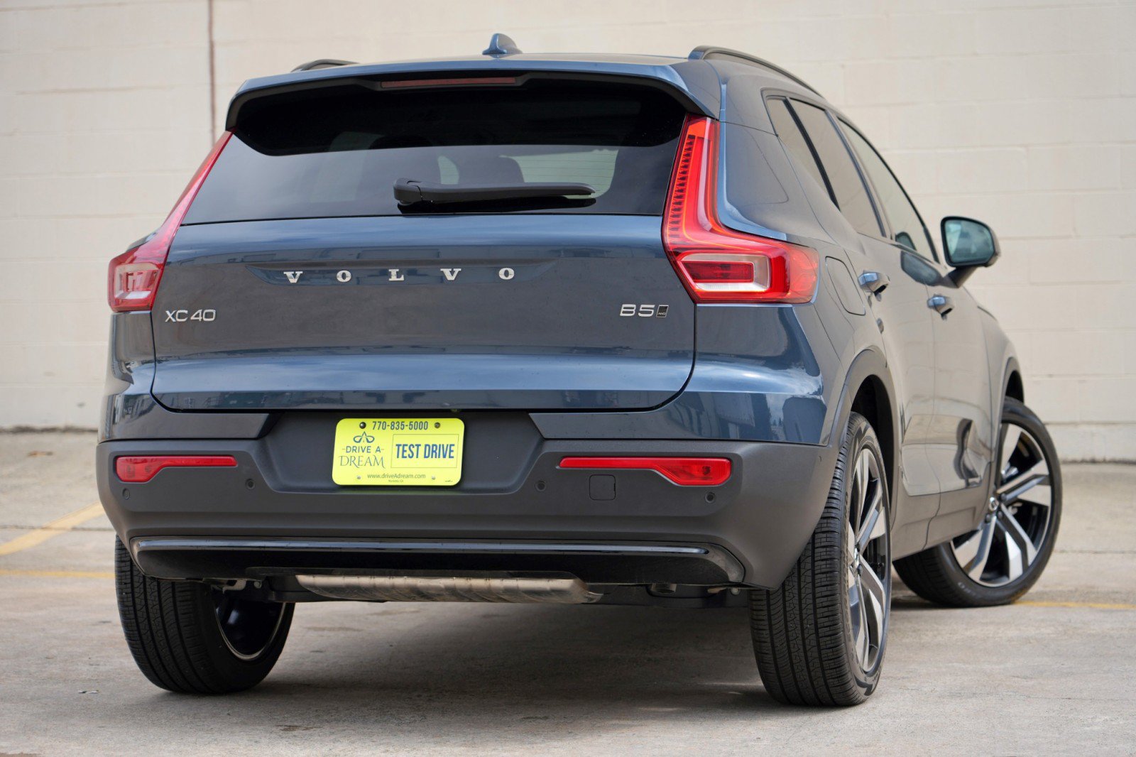 Used 2026 Volvo XC40 B5 Ultra w/ Climate Package AWD/4WD image 5