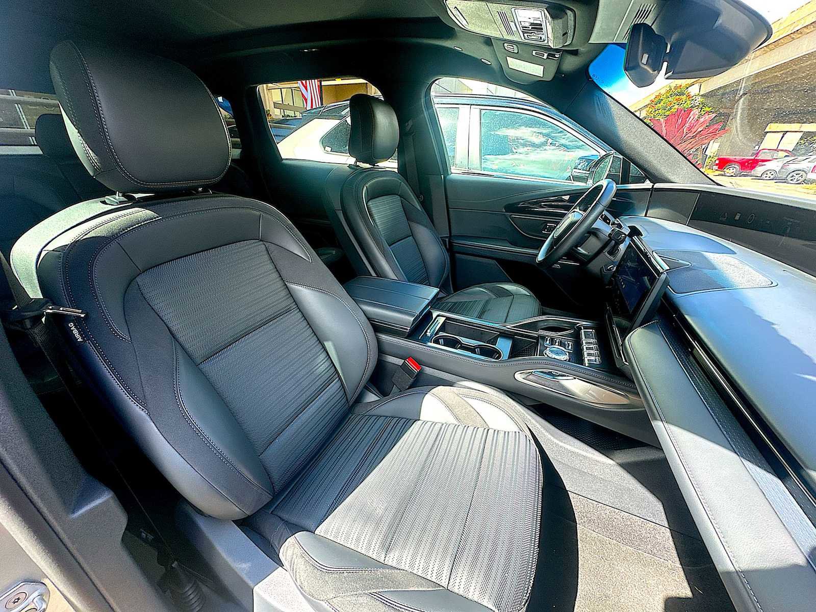 Used 2024 Lincoln Nautilus Reserve w/ Equipment Group 202A image 16