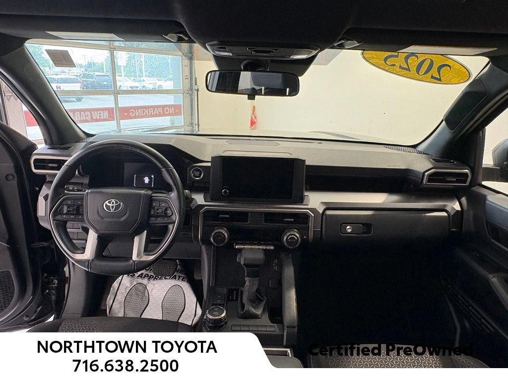 Used 2025 Toyota 4Runner SR5 AWD/4WD image 13
