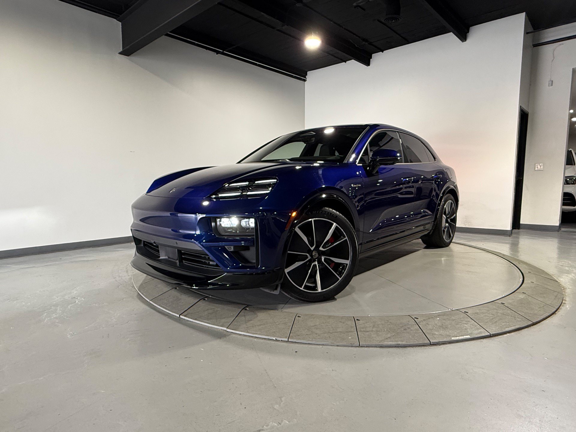 Used 2024 Porsche Macan Turbo Electric AWD/4WD image 2