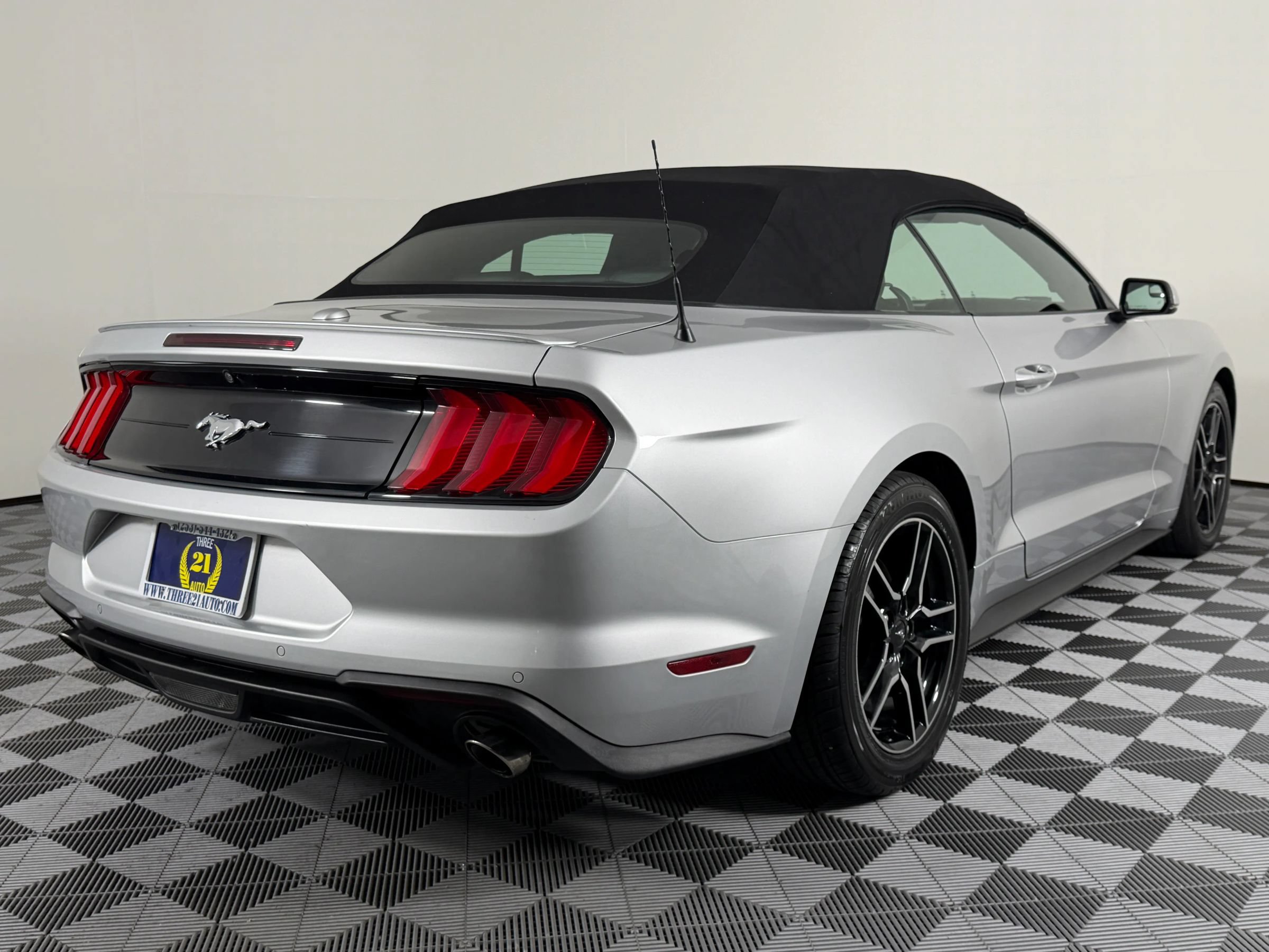 Used 2018 Ford Mustang Premium w/ Equipment Group 201A RWD image 8