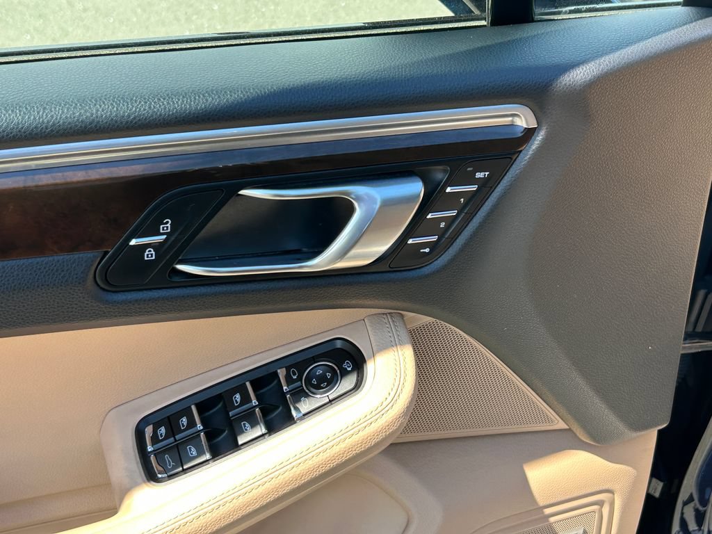 Used 2022 Porsche Macan S AWD/4WD image 12