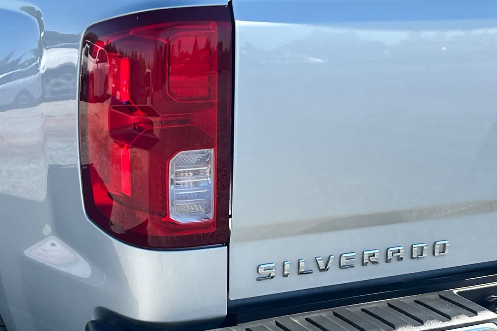 Used 2018 Chevrolet Silverado 1500 LTZ w/ Sport Package AWD/4WD image 34