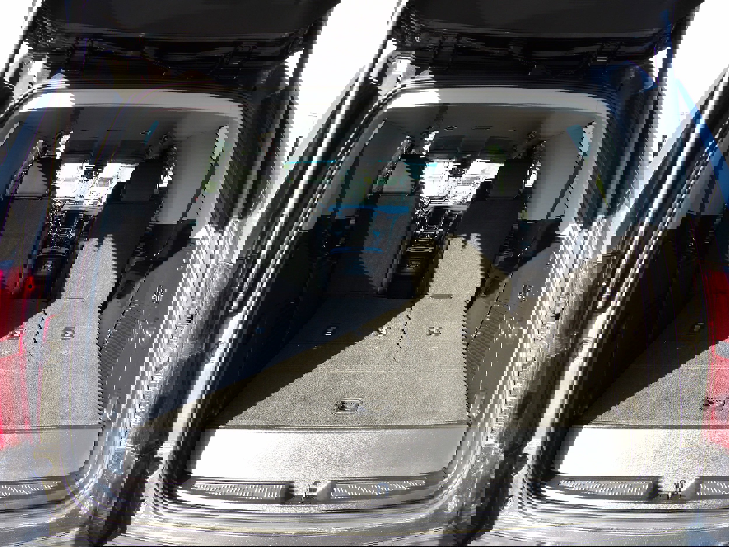 Used 2018 Chevrolet Tahoe LT w/ Luxury Package image 11