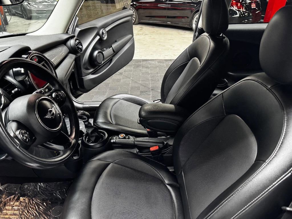 Used 2018 MINI Cooper 2-Door Hardtop w/ Signature Line Package image 33