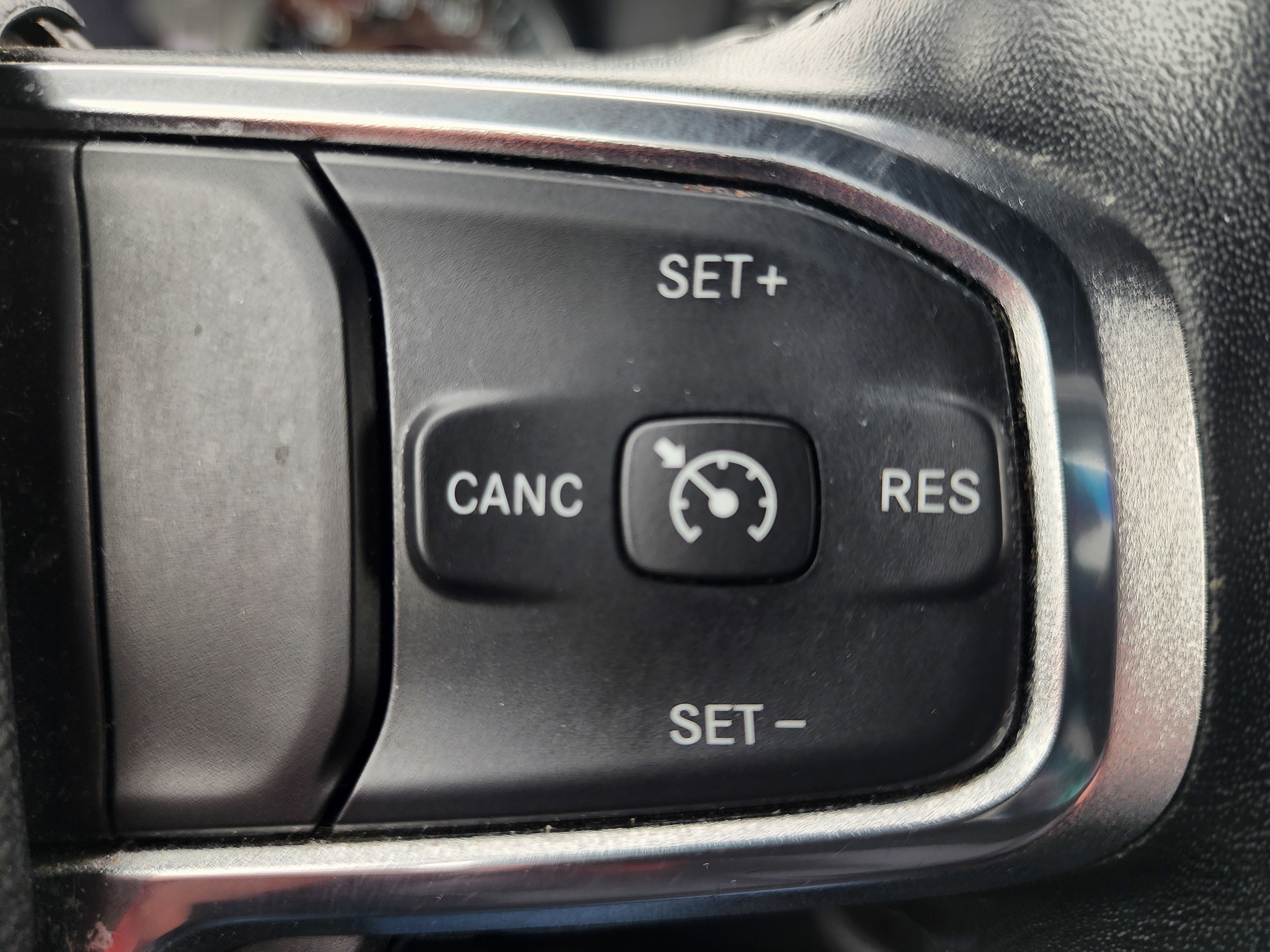 Used 2023 RAM 1500 Laramie AWD/4WD image 19