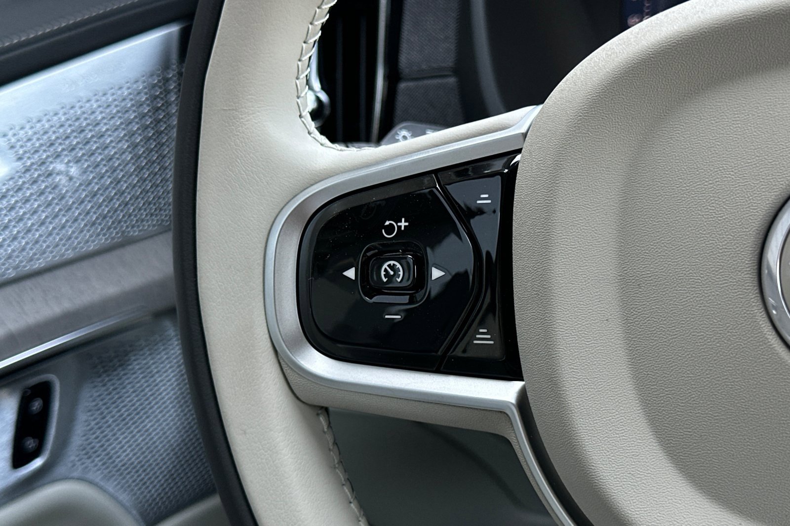 New 2026 Volvo XC90 T8 Ultra w/ Lounge Package image 29