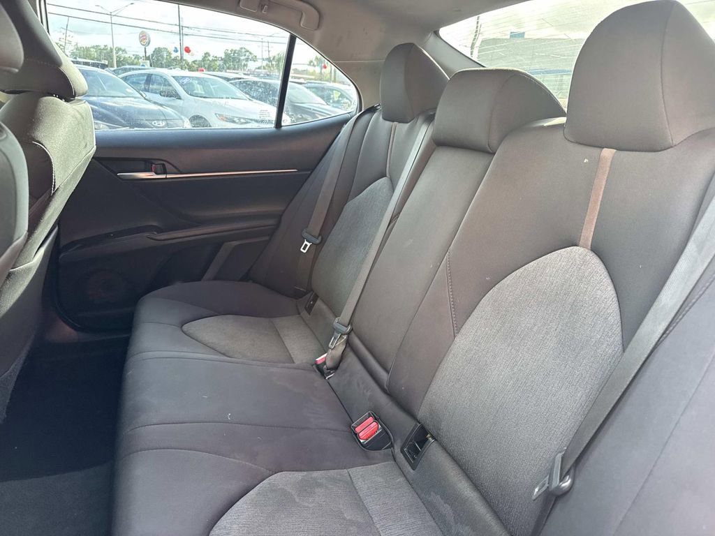Used 2018 Toyota Camry LE FWD image 16